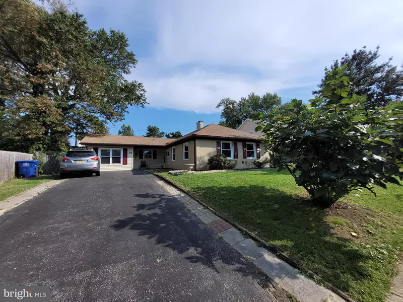 42 PEACOCK LN, Willingboro, NJ 08046