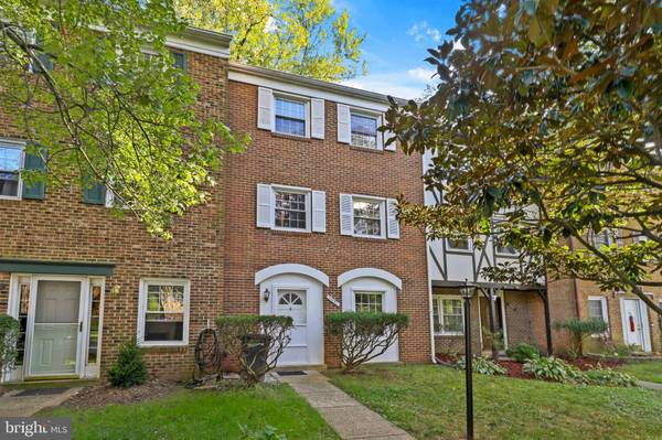 14831 HOXTON SQ, Centreville, VA 20120