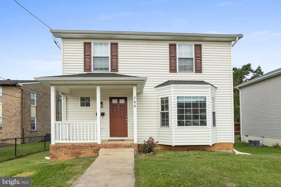 206 S CHARLES ST, Strasburg, VA 22657