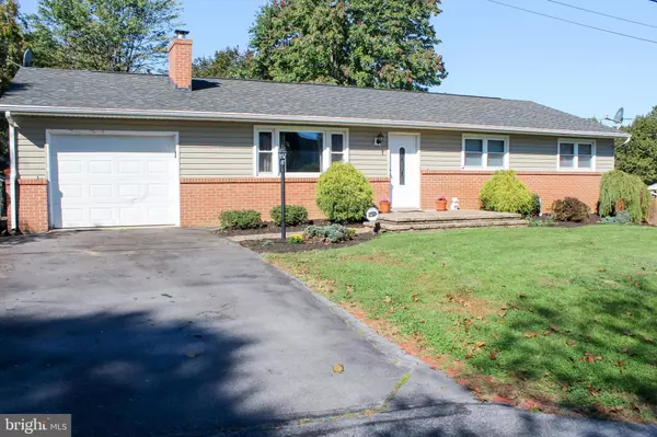 1043 LAURICH DR, Chambersburg, PA 17202