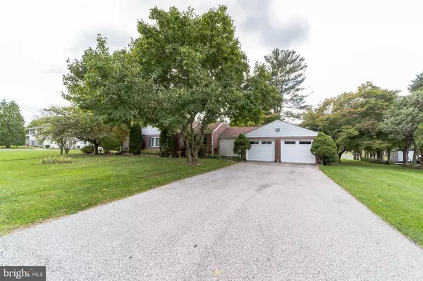 303 HONEYSUCKLE LN, Oaks, PA 19456