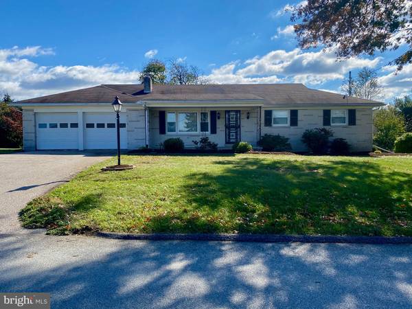 2007 BLACK OAK DR, Red Lion, PA 17356