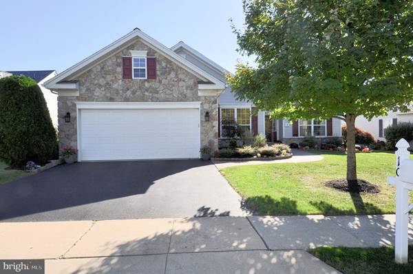 10 CHAMBER LN, Columbus, NJ 08022