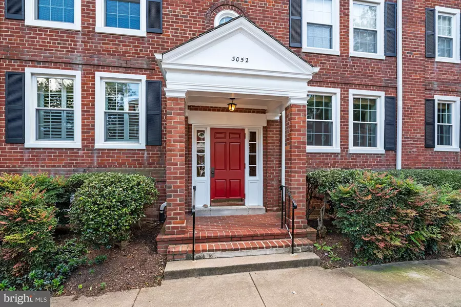 3052 S BUCHANAN ST #A2, Arlington, VA 22206