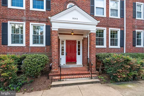 3052 S BUCHANAN ST #A2, Arlington, VA 22206