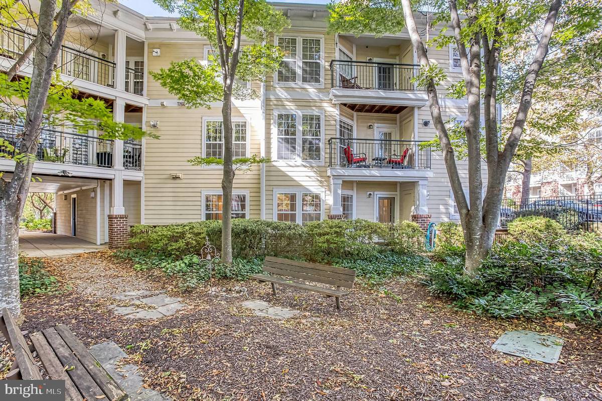 Gaithersburg, MD 20878,935-#16 BEACON SQUARE CT #16