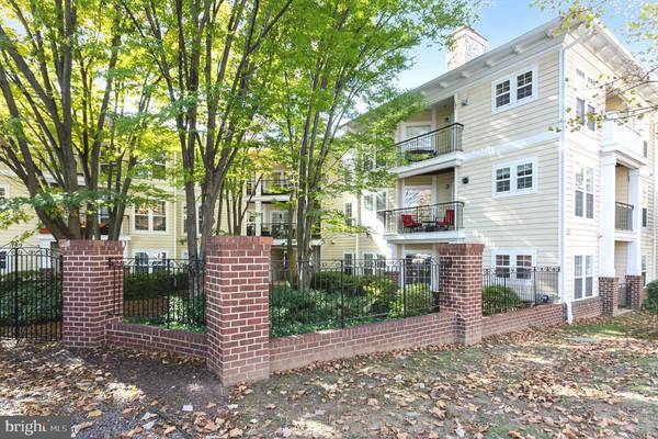 Gaithersburg, MD 20878,935-#16 BEACON SQUARE CT #16