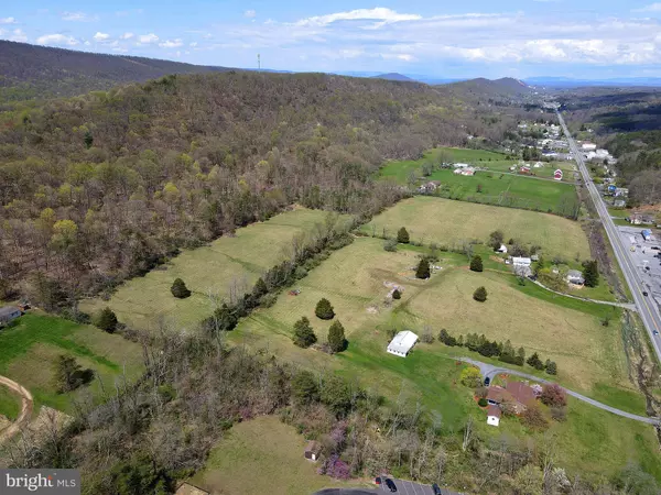 Berkeley Springs, WV 25411,3494 VALLEY RD