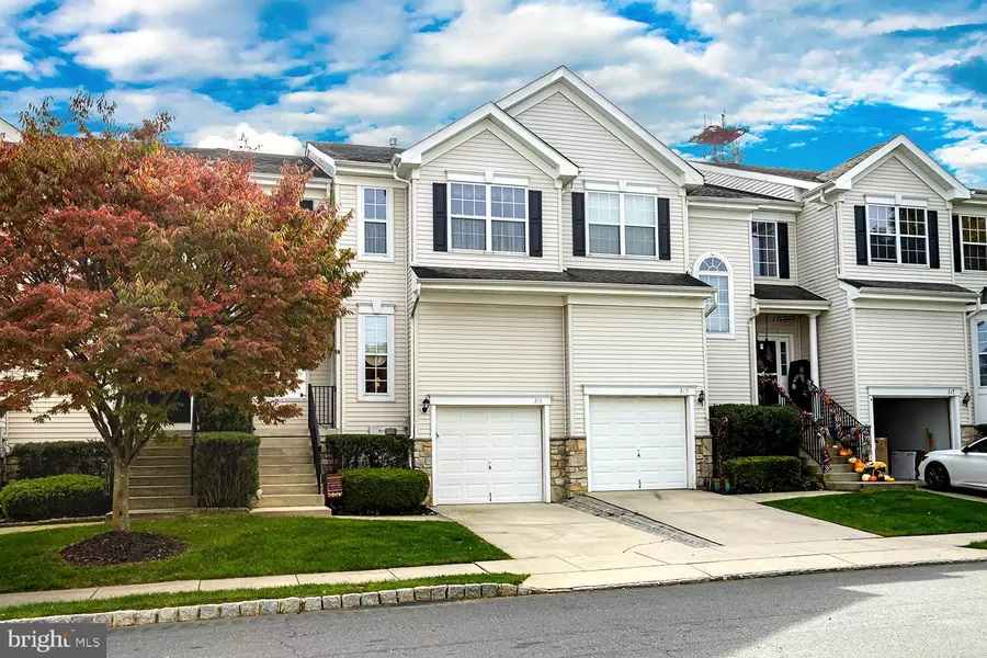 311 HUNTINGTON DR, Delran, NJ 08075