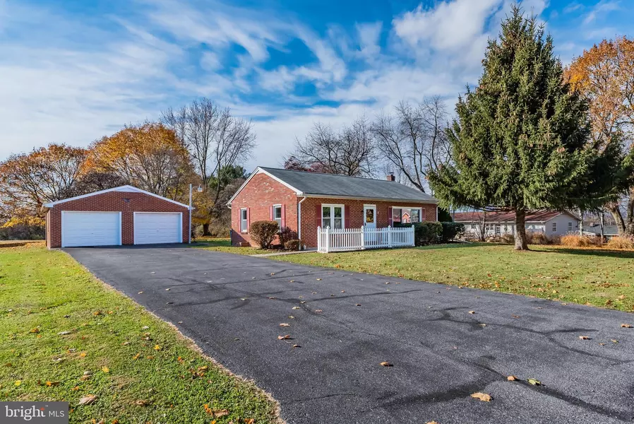 198 LONGMEADOW ST, Mechanicsburg, PA 17055