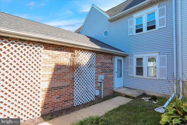 215 S 4TH ST, Womelsdorf, PA 19567