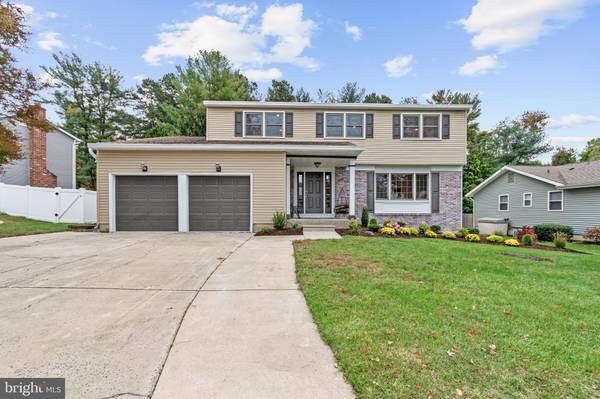 4 BENTLY DR, Sewell, NJ 08080