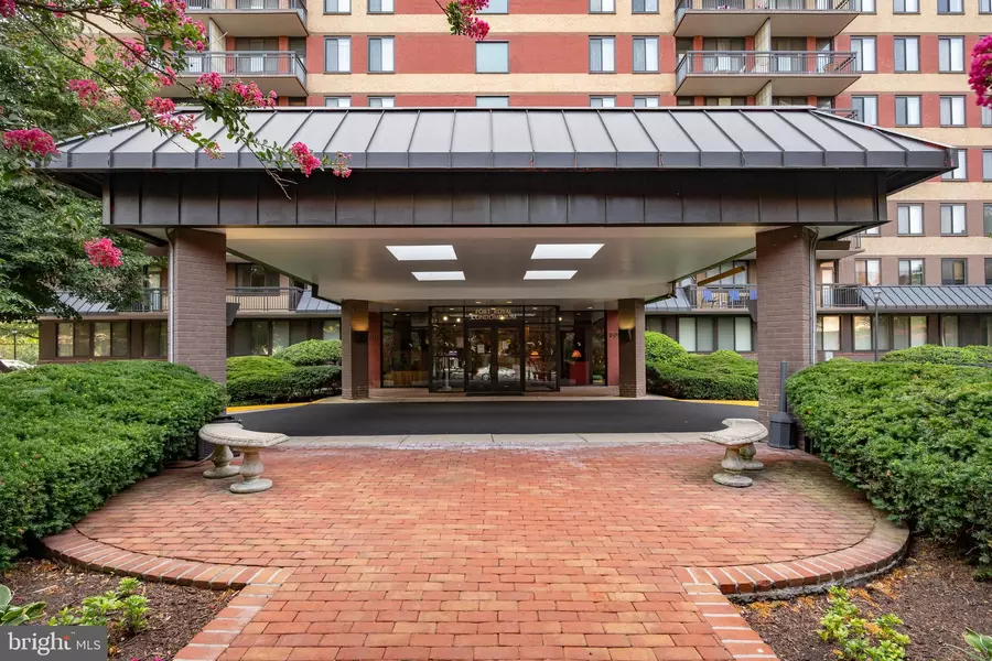 801 N PITT ST #211, Alexandria, VA 22314