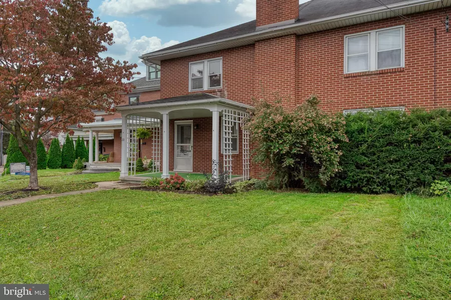 22 W LINCOLN AVE, Lititz, PA 17543