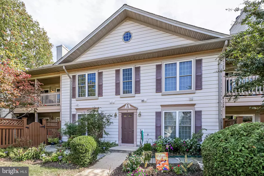 6118-B ESSEX HOUSE SQ #B, Alexandria, VA 22310