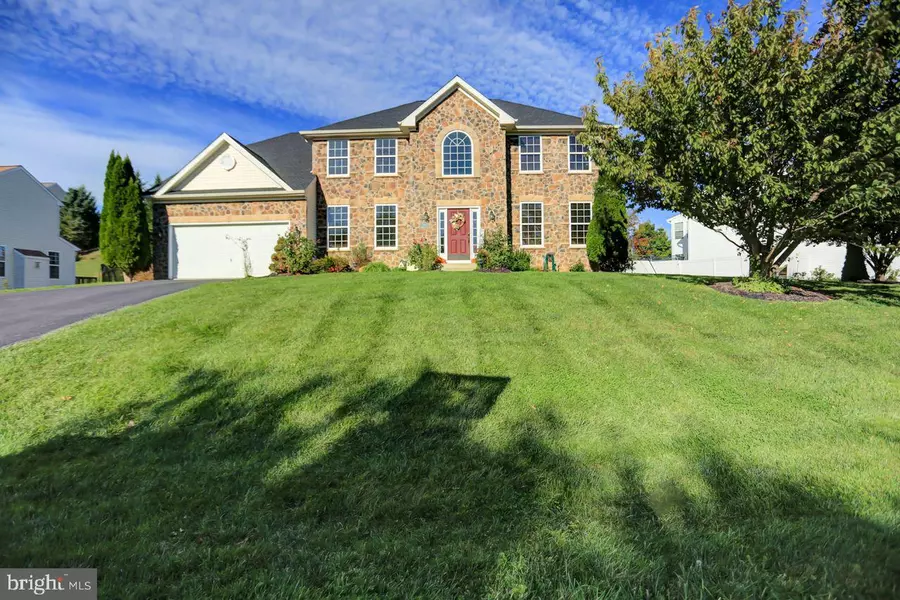 1041 ALANDALE DR, Chambersburg, PA 17202