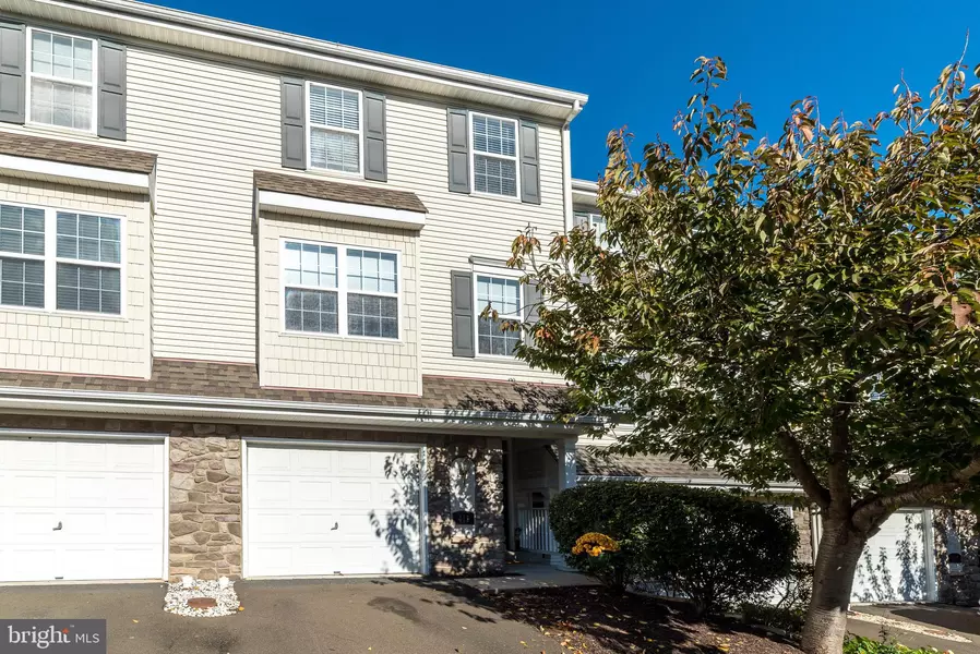 411 FORT HILL CIR, Fort Washington, PA 19034