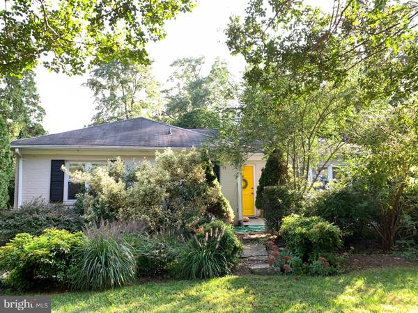 6801 VALLEY BROOK DR, Falls Church, VA 22042