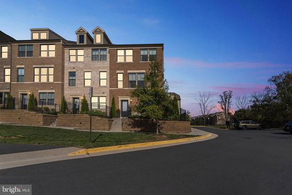 6153 CAREY PARK LN, Falls Church, VA 22041