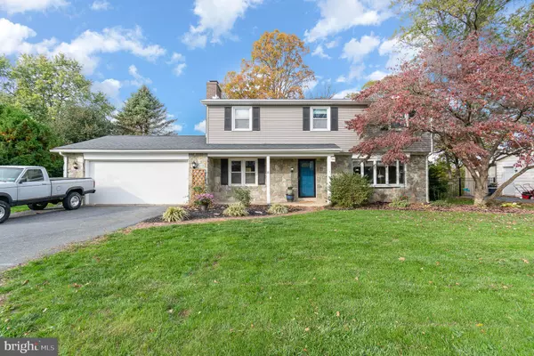 11 BELVEDERE DR, Mechanicsburg, PA 17055