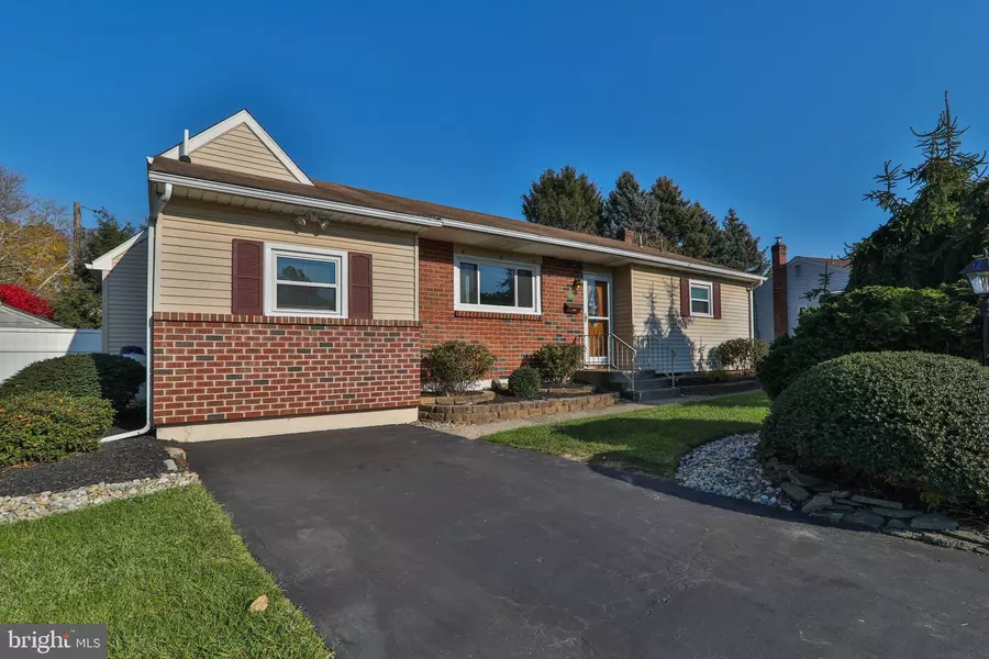 1588 RUDOLPH DR, Bethlehem, PA 18018