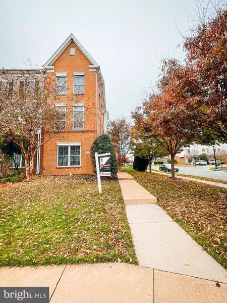 25121 GUNNERY SQ, Chantilly, VA 20152