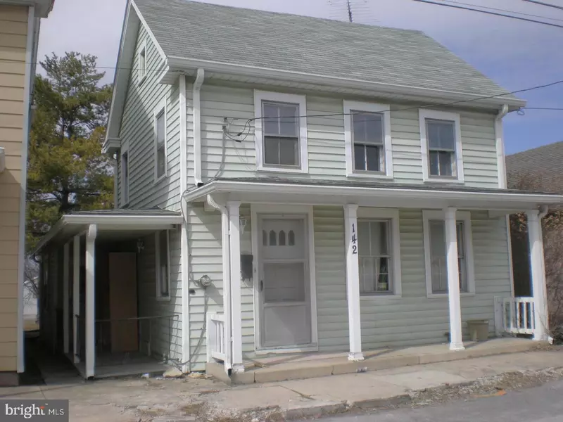 142 N WASHINGTON ST, Greencastle, PA 17225