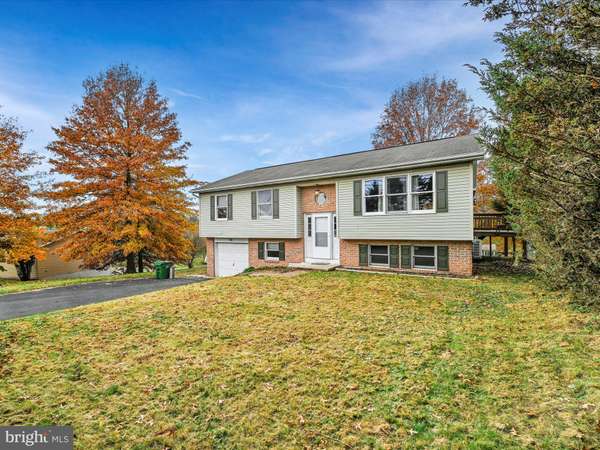 1128 RUNNING DEER DR, Auburn, PA 17922