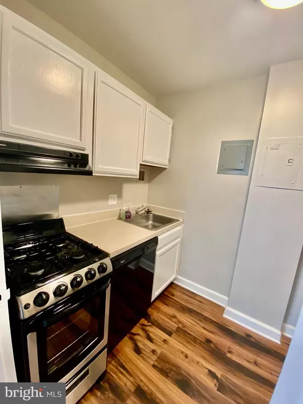 Arlington, VA 22209,1121 ARLINGTON BLVD #430