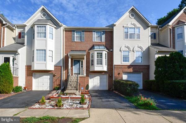 5604 GLENWOOD MEWS DR, Alexandria, VA 22315