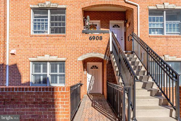 6908 FAIRFAX DR #202, Arlington, VA 22213