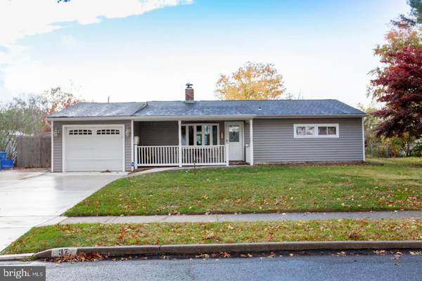 37 OUTLOOK LN, Levittown, PA 19055