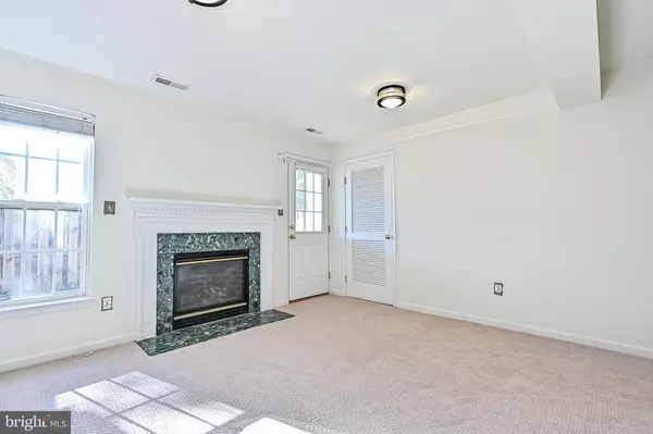 Alexandria, VA 22309,8282 JAKE PL