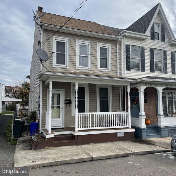 7 FRONT ST S, Saint Clair, PA 17970