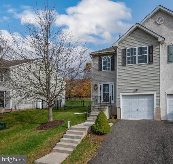 690 DAISY LN, Pennsburg, PA 18073