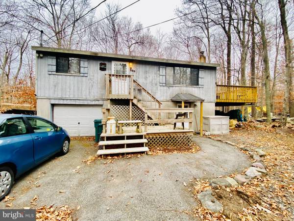 7945 SLEEPY HOLLOW DR, Tobyhanna, PA 18466