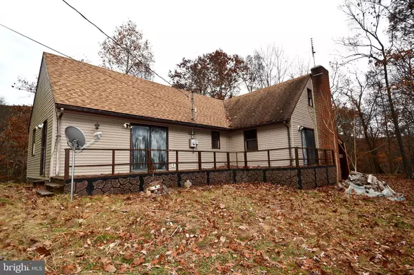 Berkeley Springs, WV 25411,827 CHERRY LANE