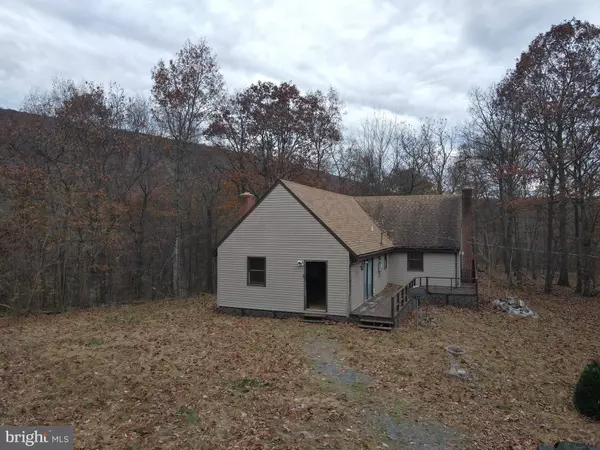 Berkeley Springs, WV 25411,827 CHERRY LANE