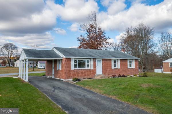 37 BAUSE RD, Bechtelsville, PA 19505