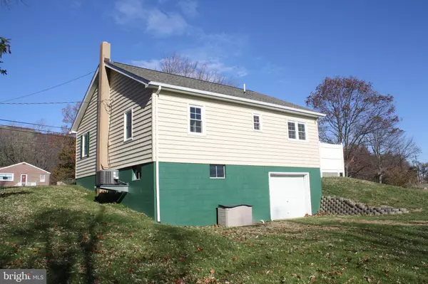 Martinsburg, WV 25403,8144 APPLE HARVEST DR