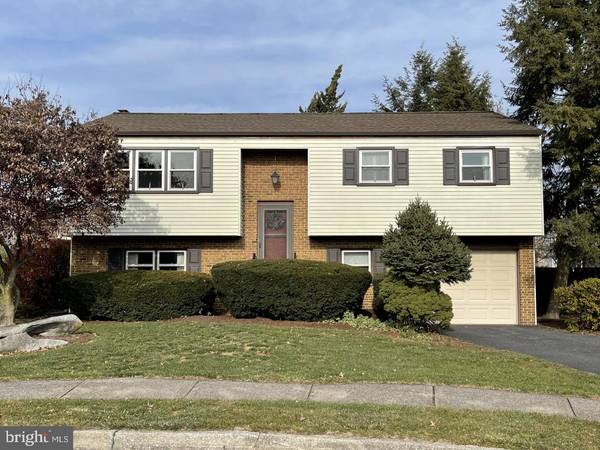 10 SHERWOOD DR, Mechanicsburg, PA 17055