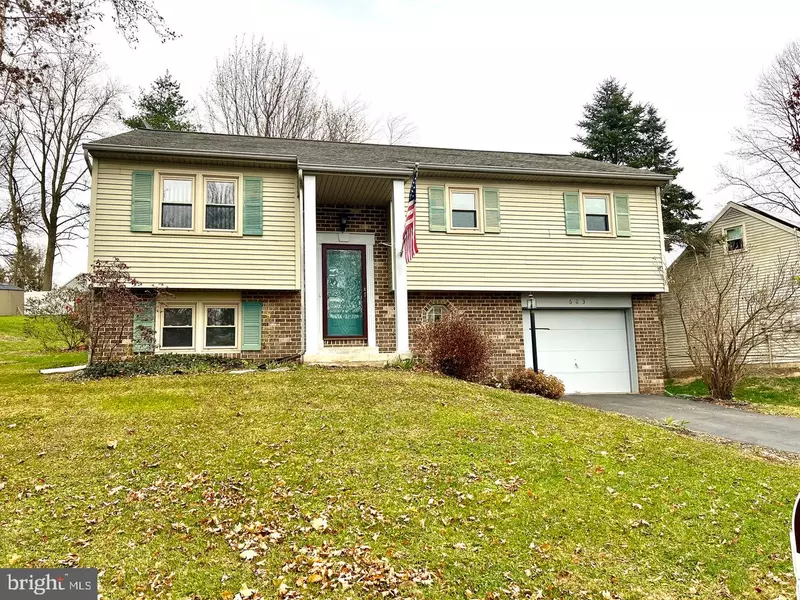 683 N PIER DR, Lancaster, PA 17603