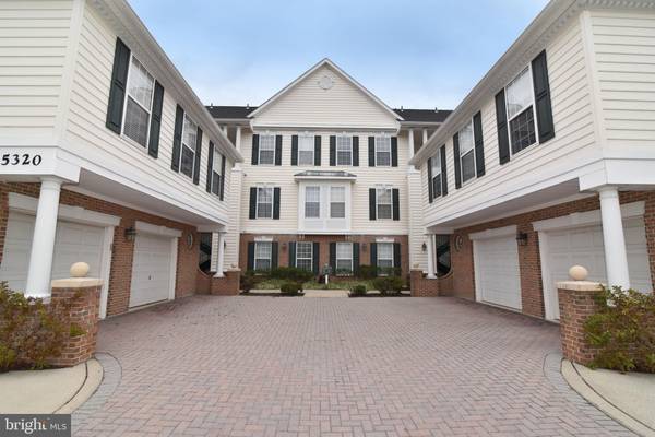 25320 LAKE MIST SQUARE #303, Chantilly, VA 20152