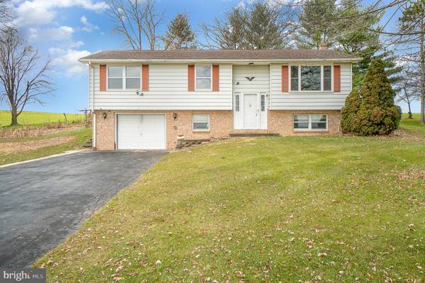 566 SHIPPENSBURG RD, Newville, PA 17241