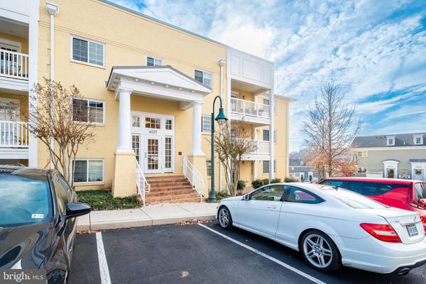 Arlington, VA 22204,4127 S FOUR MILE RUN DR #403