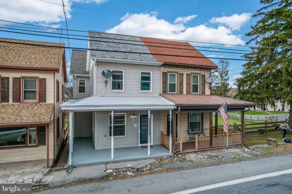 18 E MAIN ST, Reinholds, PA 17569