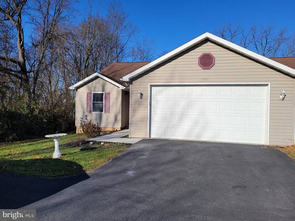 1067 KUNKLE DR, Chambersburg, PA 17202