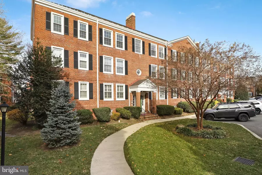 2926 S BUCHANAN ST #C1, Arlington, VA 22206