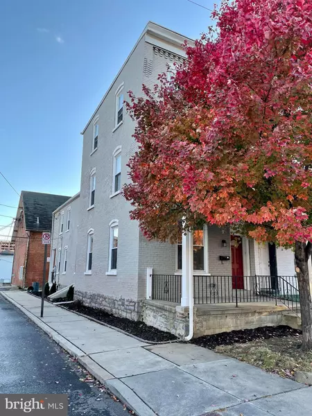 28 E ROSS ST, Lancaster, PA 17602