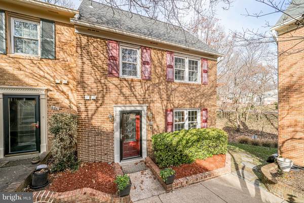 688 N ARMISTEAD ST, Alexandria, VA 22312